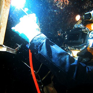 Dryden_Diving_Company_Underwater_Welder