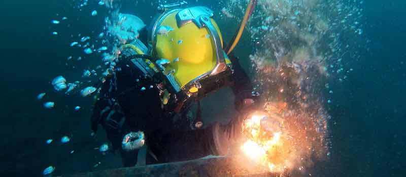 how often do underwater welders die