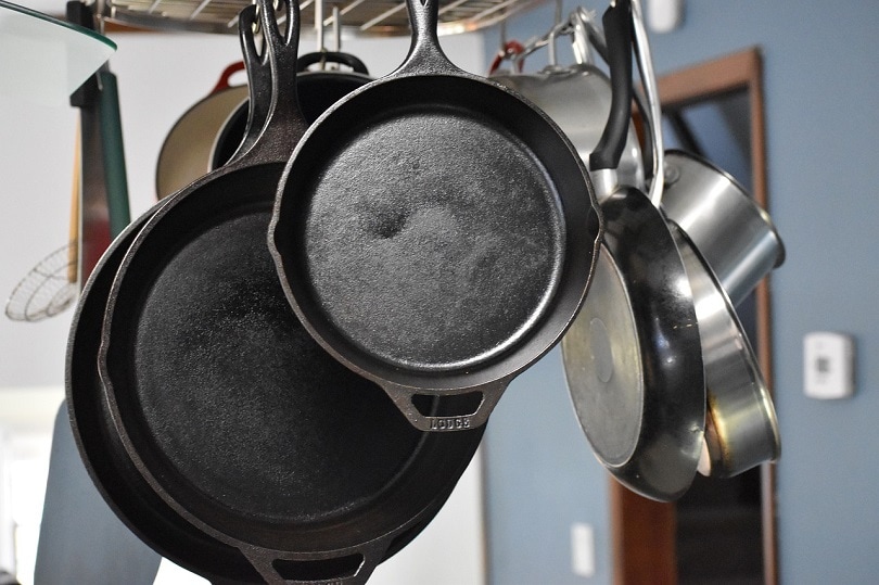 cast iron kitchen-pixabay