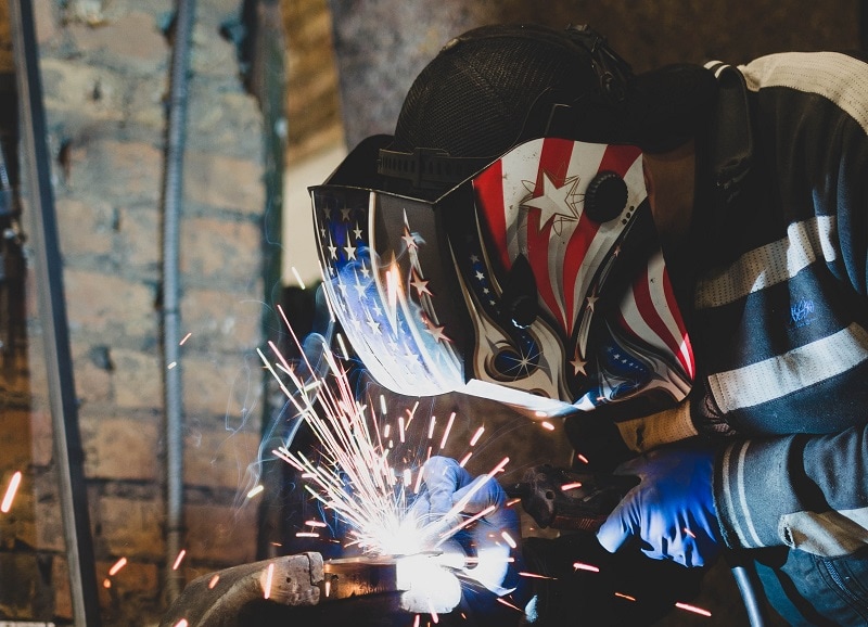 How to Paint a Welding Helmet (4 Simple Tips & Tricks) WaterWelders