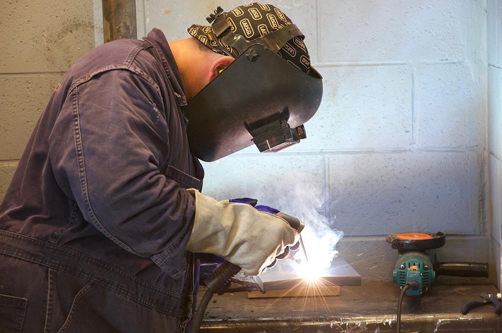 How Much Do Welding Apprentices Make In 2024? (Salary Statistics